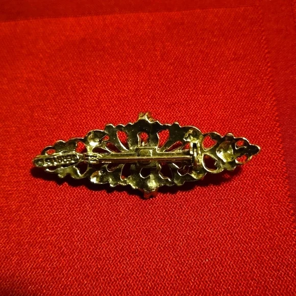 Vintage Gerry's brooch with aqua color beads on fancy floral design - Picture 2 of 3